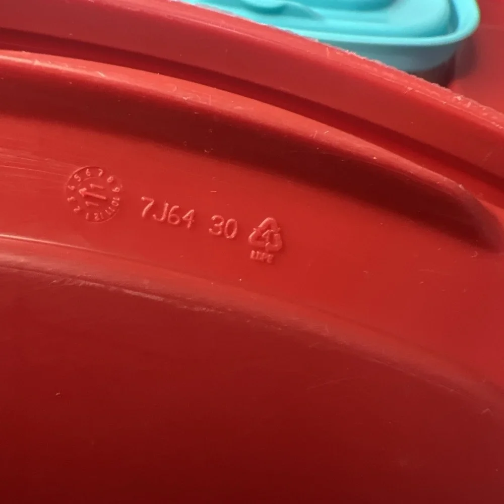 Lot of 3 Rubbermaid Easy Find 7J64 Replacement Lids 6.5